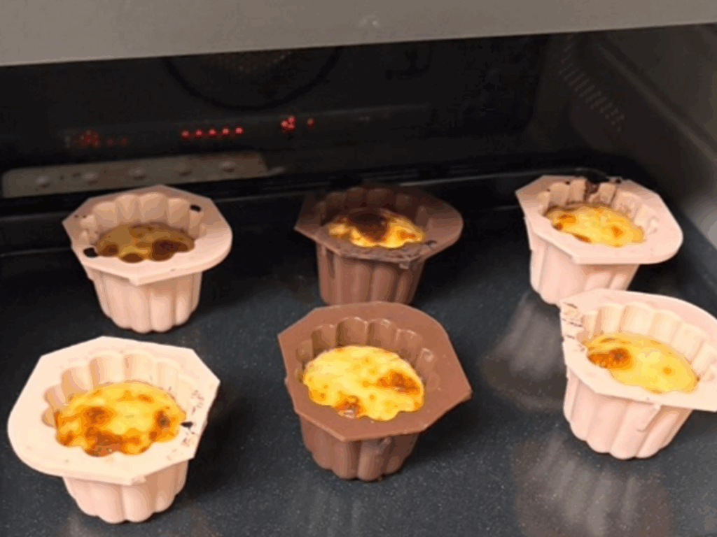 カヌレ試作中（＠maison_otonさんより提供）