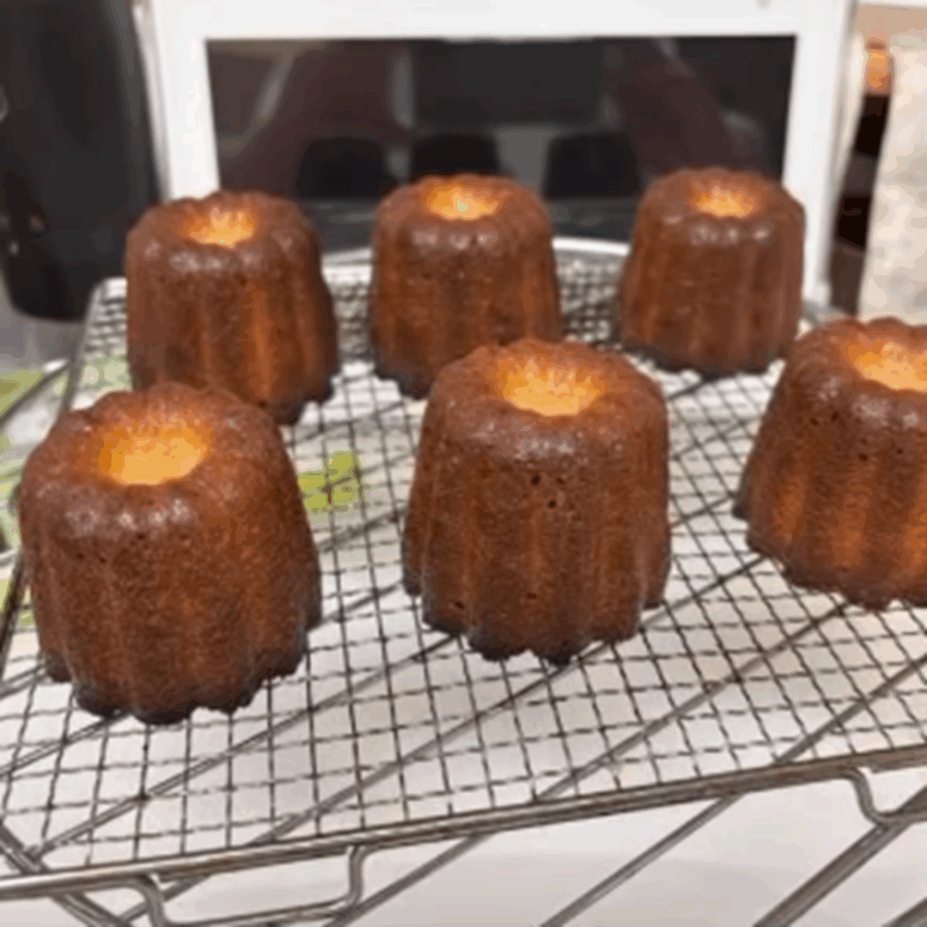 お父さんが作った本格的なカヌレ（＠maison_otonさんより提供）