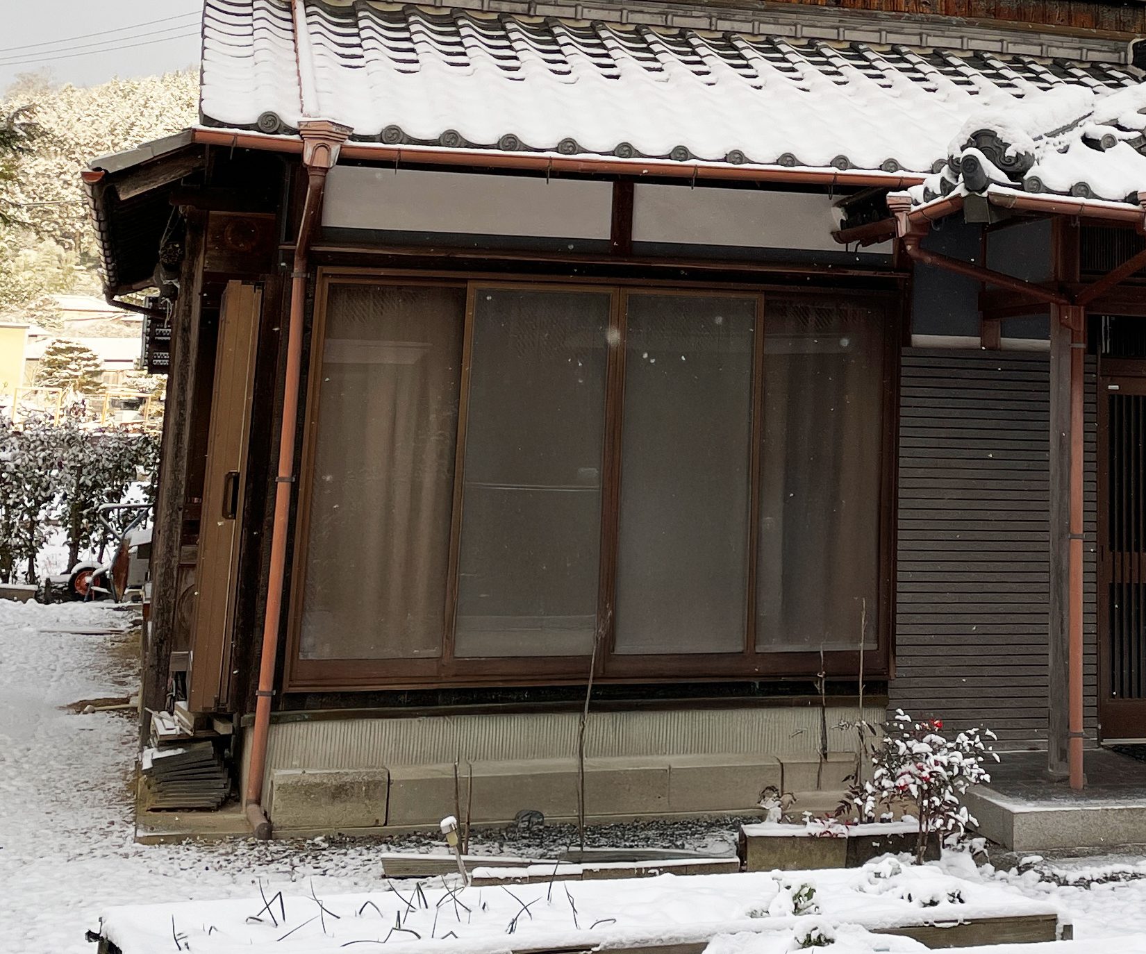 なにか物足りなかった縁側　父が本気を出した結果…生まれ変わった光景に「美しい！」「心休まりました」「芸術品ですね」