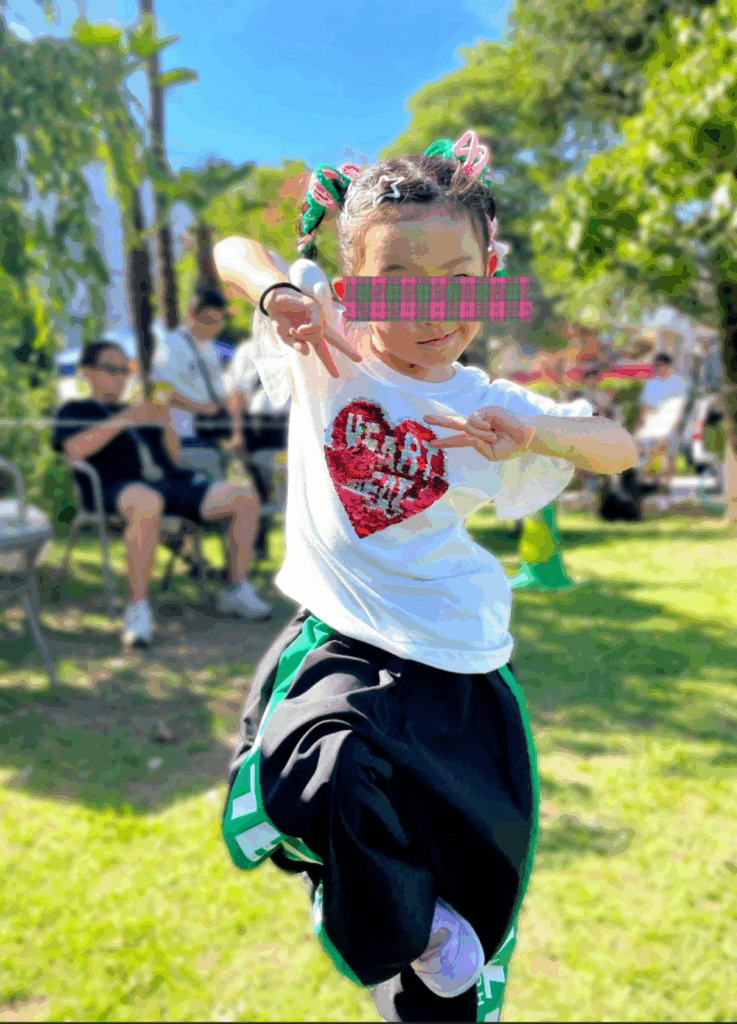 ダンスポーズをとる娘さん（＠ichigo_SandMさんより提供）