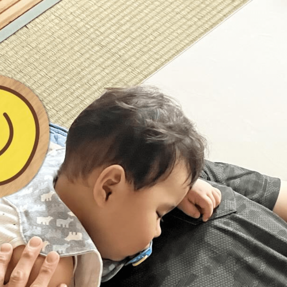 お留守番で寝かしつけていたパパと1歳息子　ママが帰宅すると…「いい写真」「どうしてこうなった」「至福！」