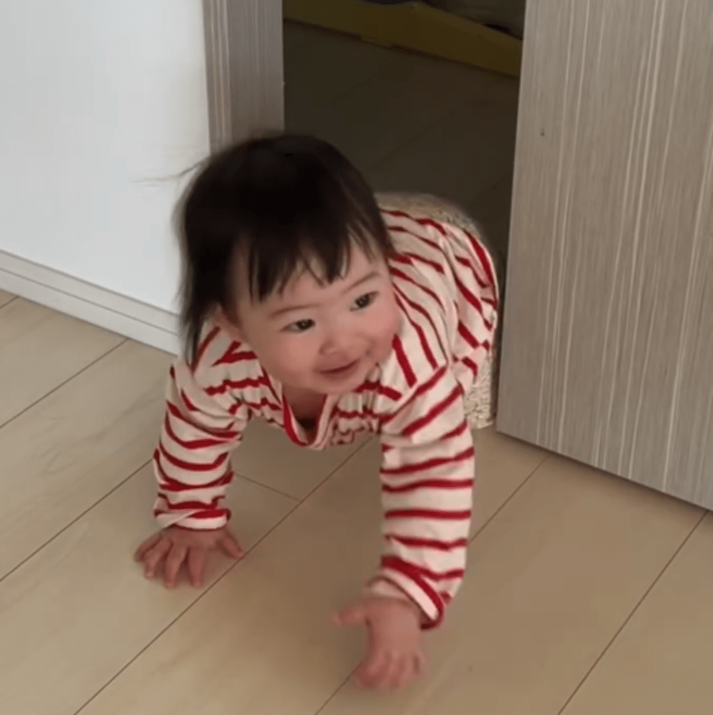 ハイハイできるように！（@uru__homeさんの投稿より）