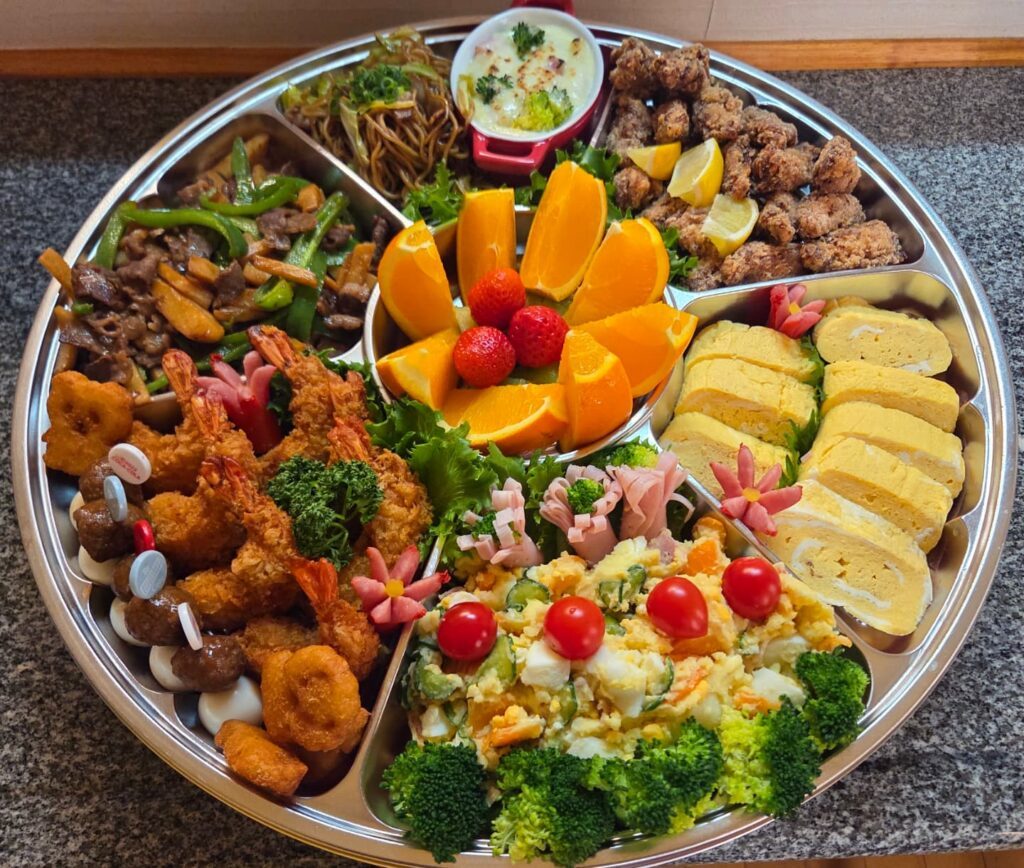 お孫さんへのお祝いオードブル①（＠naoki.shinyoさんより提供）