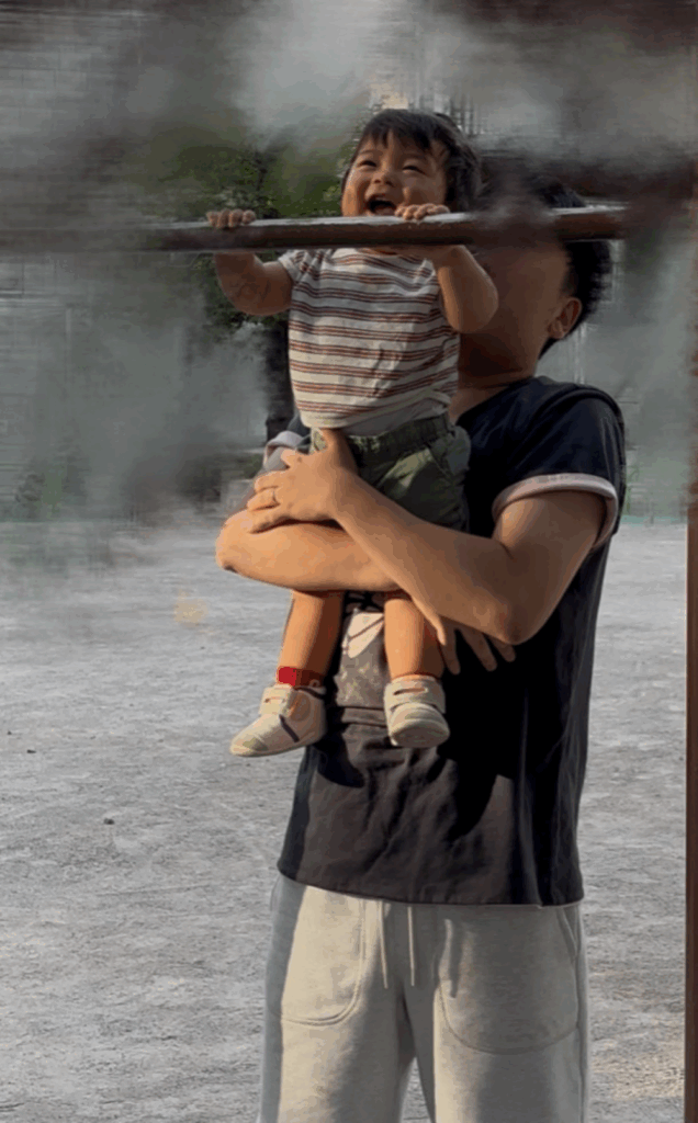 息子さんの懸垂（＠ashitamomanmaruさんより提供）