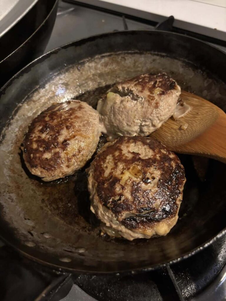 長男さんの依頼で次男さんが作ったハンバーグ（@aimerfeel330さんより提供）