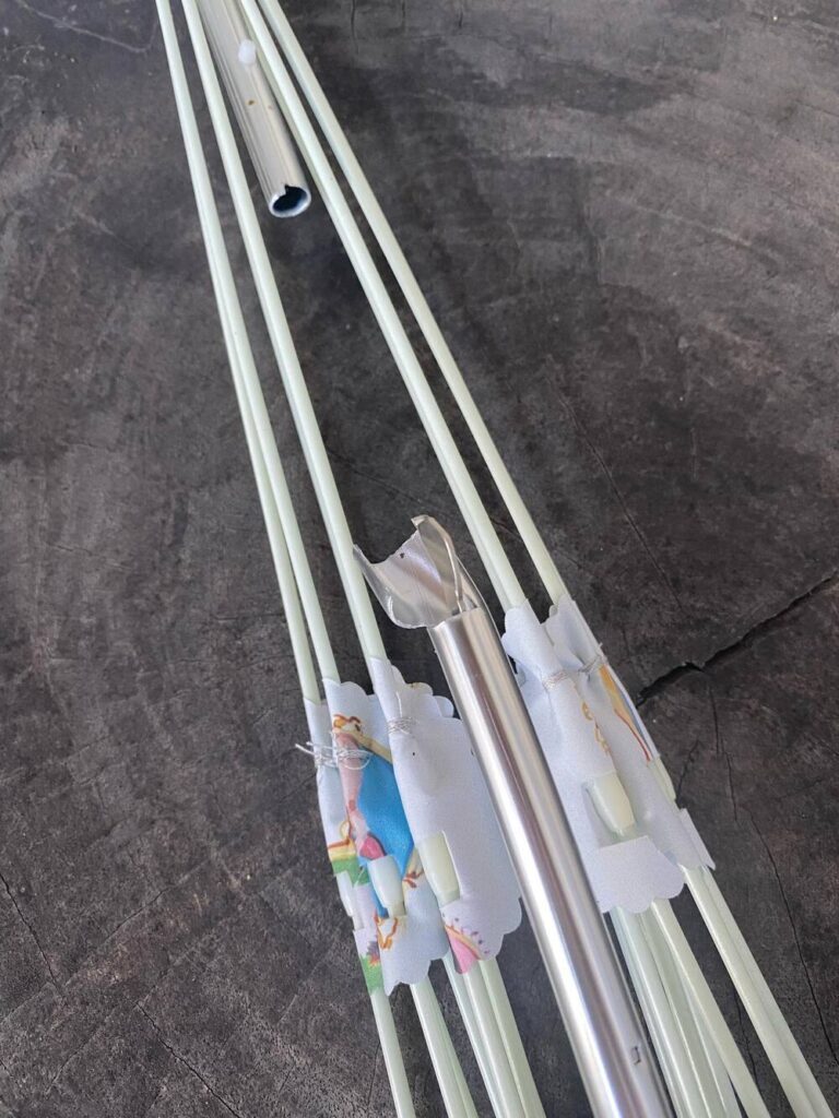 壊れた傘が…？（@aitoku_emiさんより提供）