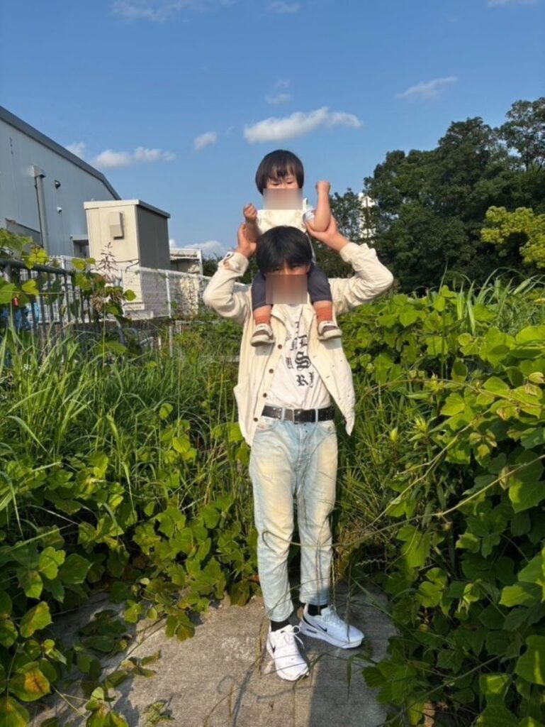 肩車（＠ao.0227_さんより提供）