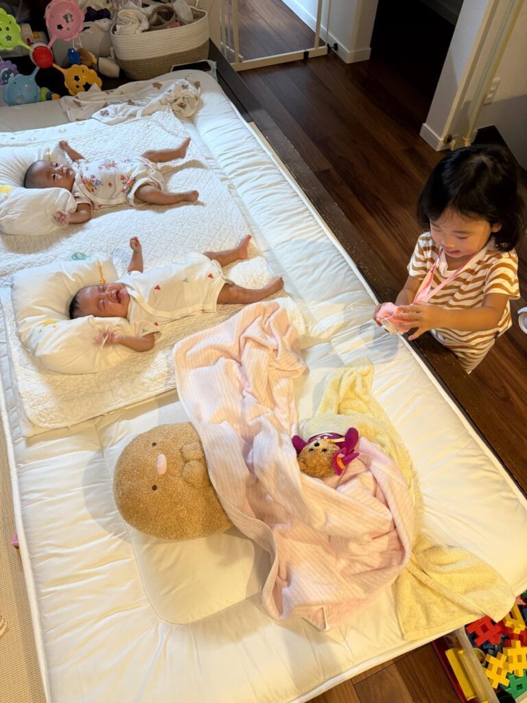 ぬいぐるみで“三つ子”に（@ayu__merveilleさんより提供）