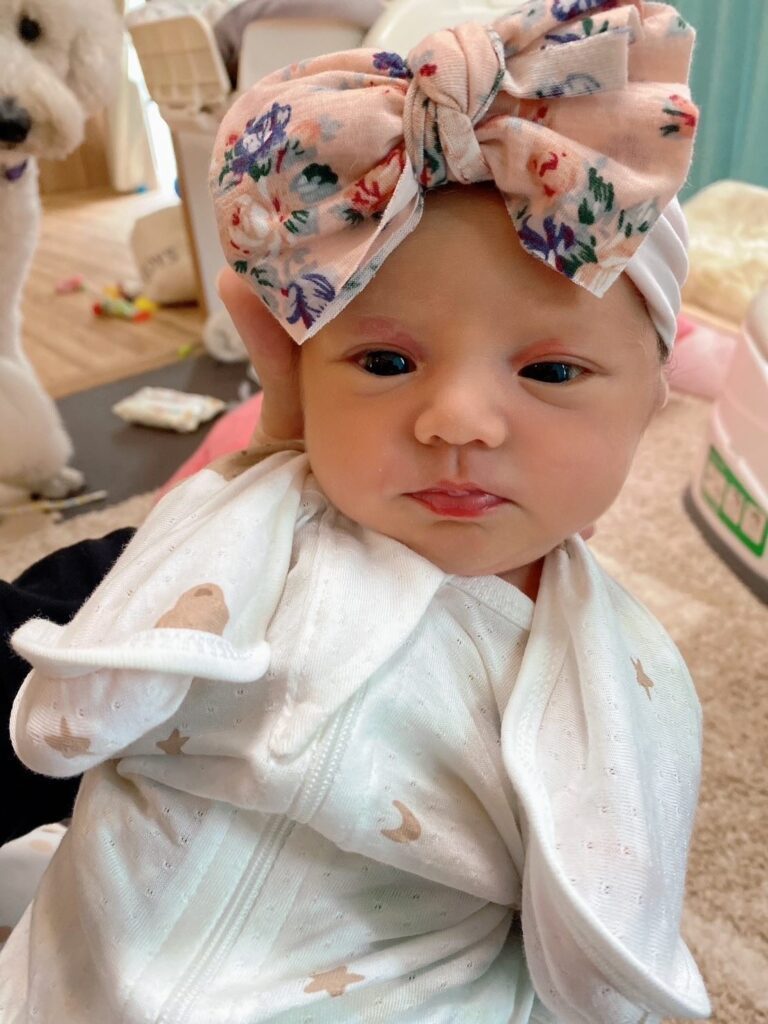 新生児期の娘さん②（＠hrk_24567kさんより提供）