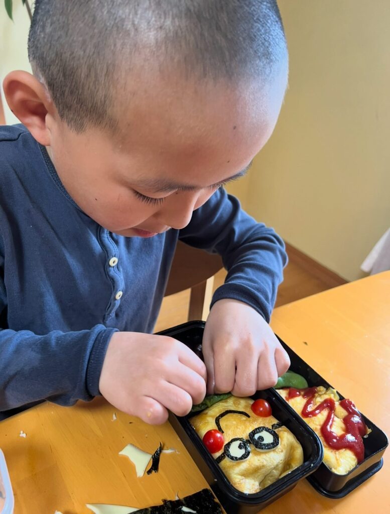 キャラ弁を作る長男くん（＠izumo88megusanさんより提供）