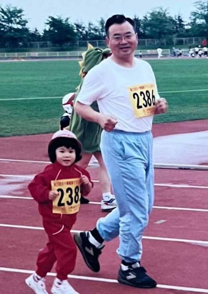 お父さんとマラソンを走る様子（＠gurigin0917さんより提供）