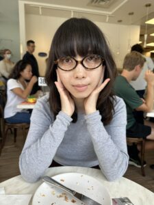 19歳娘「明日から一人で海外行ってくる」母「えっ」→その11年後の現在の姿に「とっても素敵」「ハッピーな笑顔」