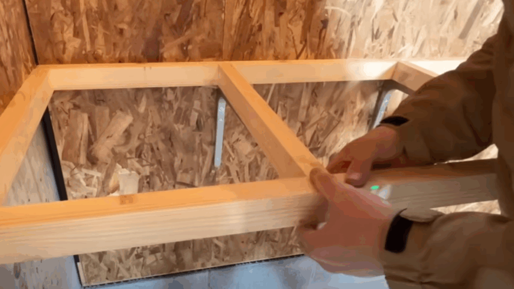 作り付けの作業台も（＠machikane_baseさんより提供）