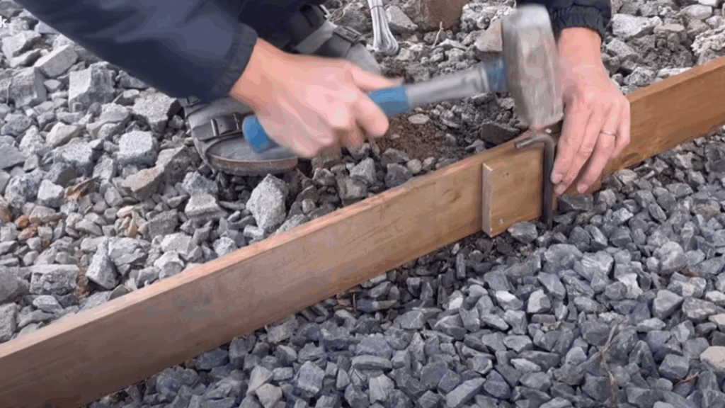 まずは型枠づくりから（＠machikane_baseさんより提供）