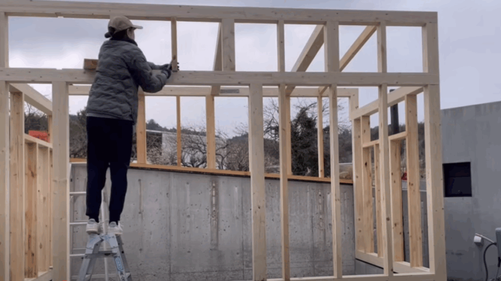 柱や梁の組み上げ（＠machikane_baseさんより提供）