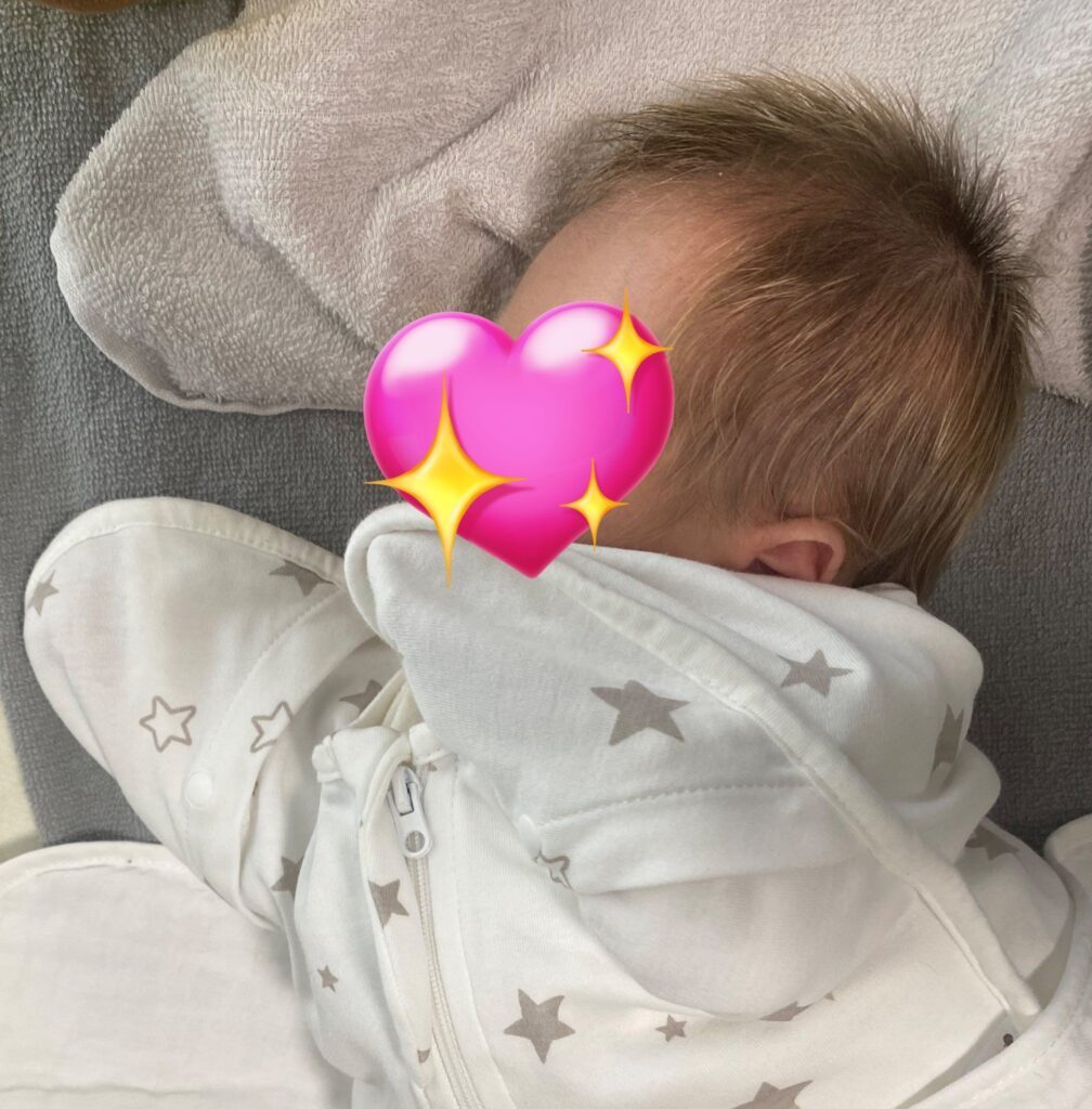 寝姿（＠31w1534703さんより提供）