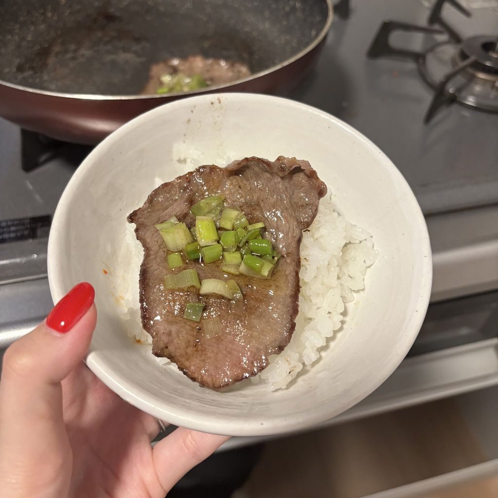 キッチンでそのまま食事（@__mognさん提供）