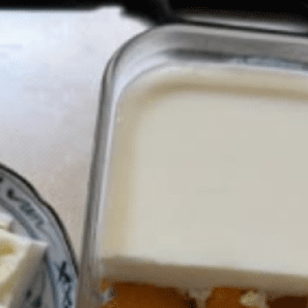 牛乳寒天を作った人。仕事の休憩中に食べようとしたら…「なにこれ」　→予想外の悲劇に「なぜに？」「えぇ」「逆に気持ちいいくらい綺麗」