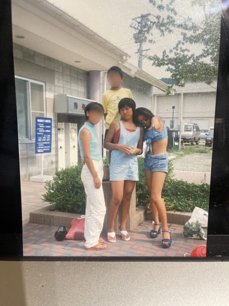 姉たちの影響で洋楽に触れるのも同世代より早かったという百合子さん。