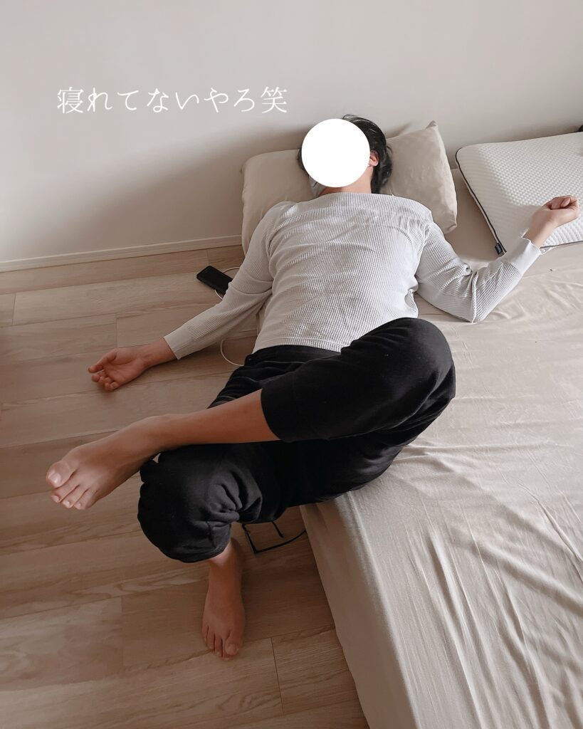 ベッドから落ちそうな旦那さん②（＠gomi_suteroさんより提供）