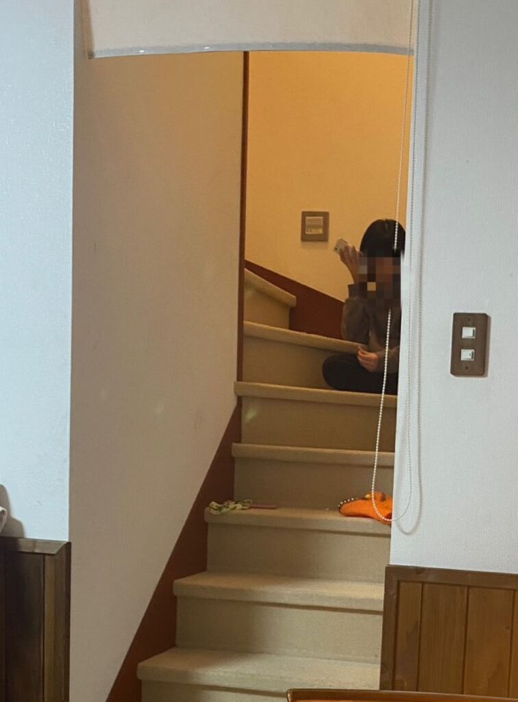 階段ビフォー（＠takaoka.aiさんより提供）