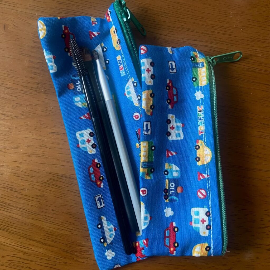 おばあちゃんが作ったメイクブラシのポーチ（＠pepe___peさんより提供）