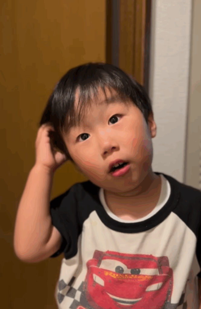 お出迎えする息子さん②（＠v_ificaさんより提供）