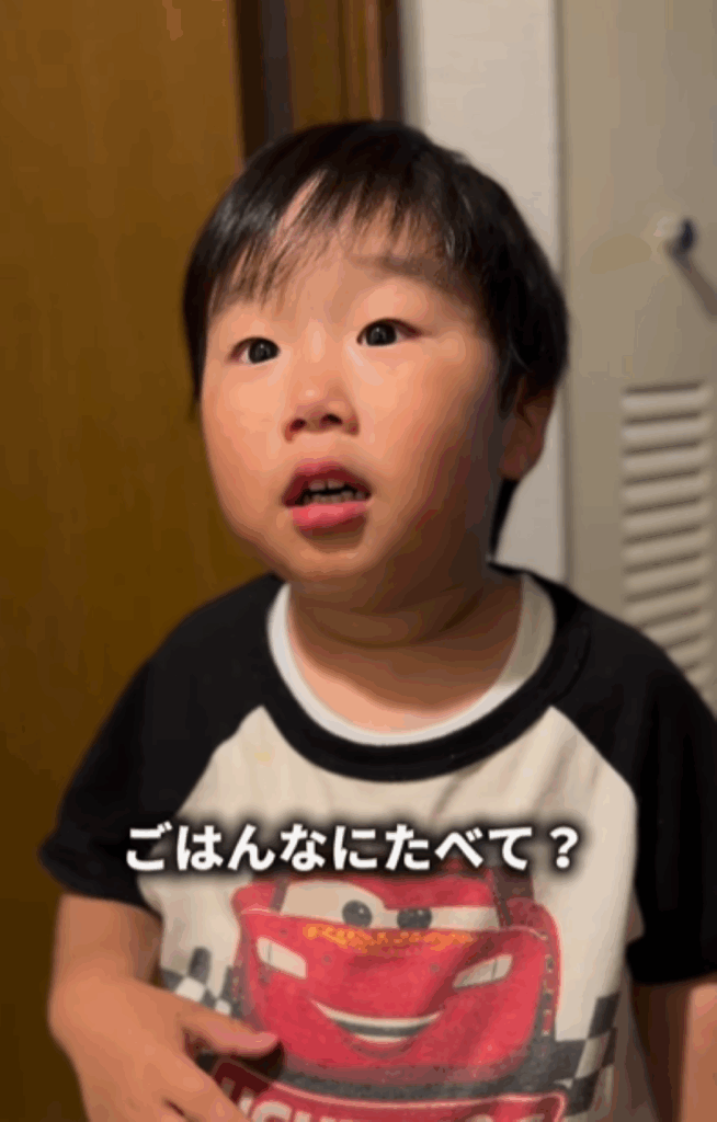 お出迎えする息子さん③（＠v_ificaさんより提供）