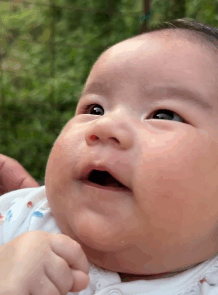 嬉しそうな娘さん（@kirokubitoさんより提供）