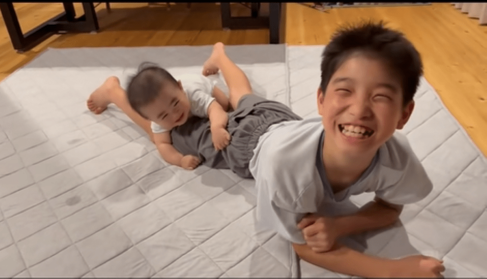 笑いが止まらない兄弟③（＠884rmotさんより提供）