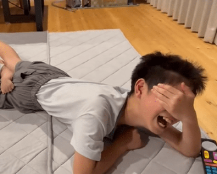 【実際の写真】兄が弟をあやした結果