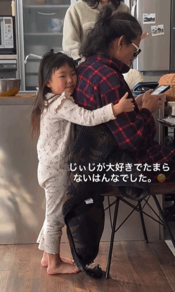 立派な「じいじ大好きっ子」に成長（@seriiinaa_15さんより提供）