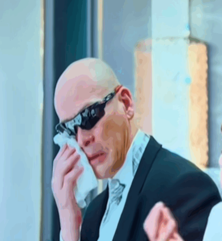 泣くお父さん①（＠igarashifamilyさんより提供）