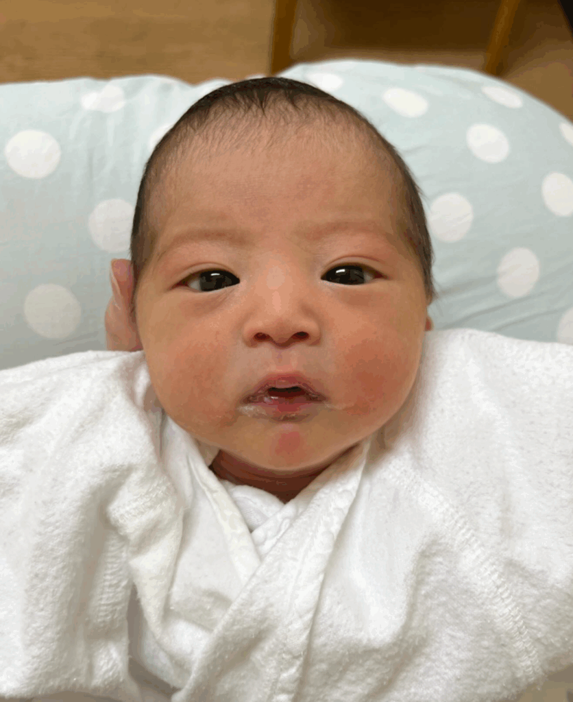 生まれたばかりの娘さん（@_ta107_さんより提供）