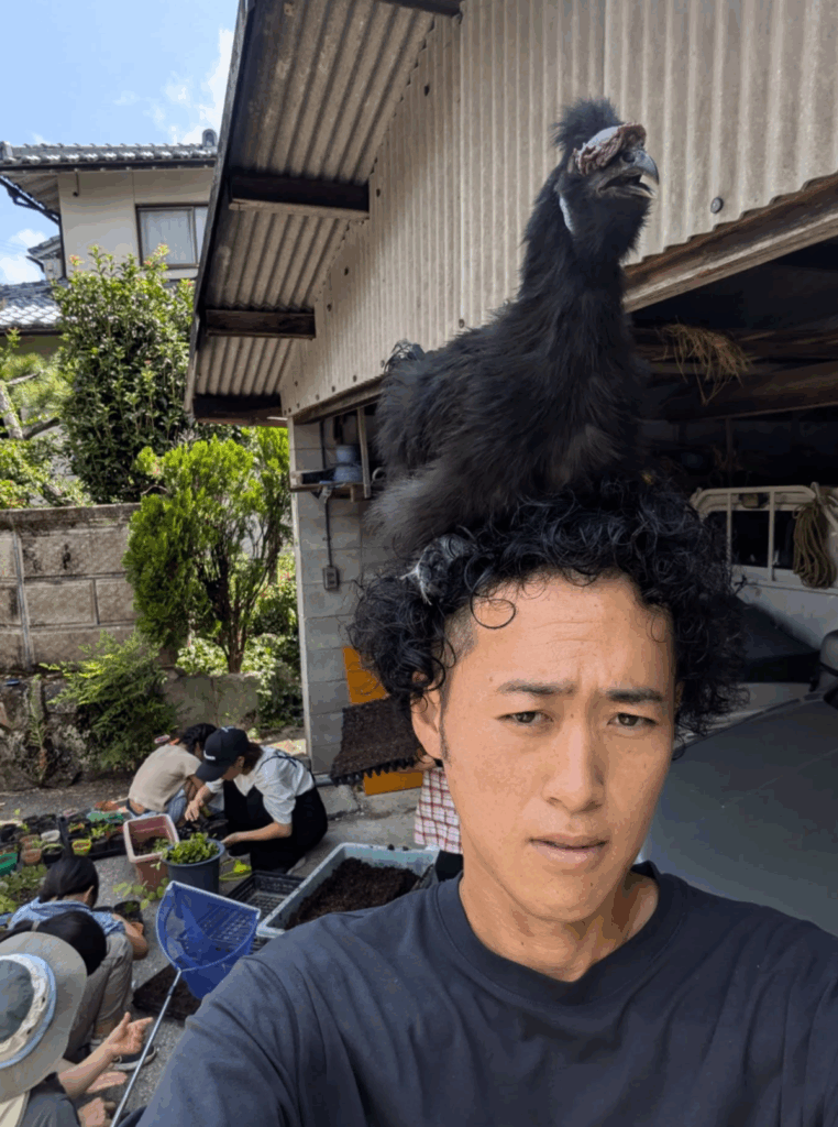 頭に乗っているのは…！？（@mirainoenさんより提供）