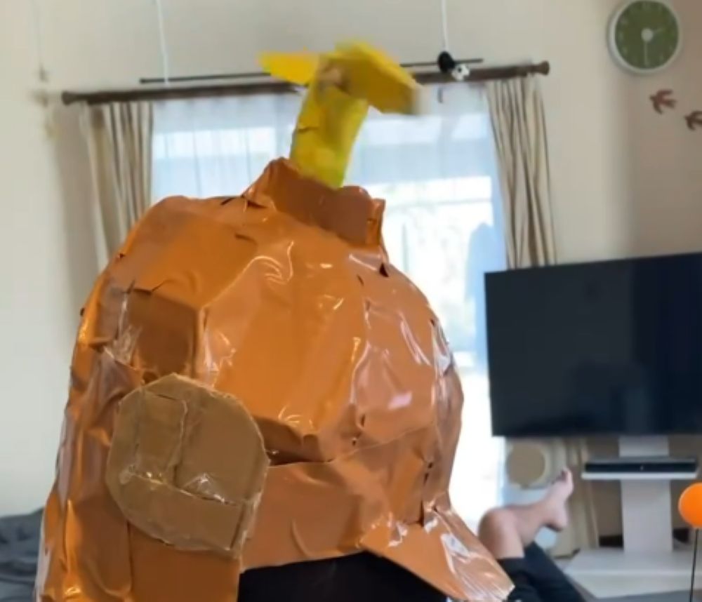 自作のヘルメット（＠iwata_styleさんより提供）