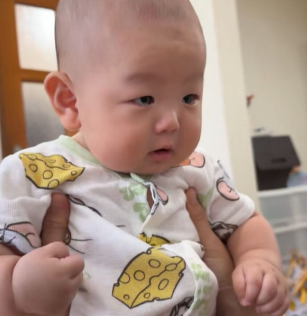 泣き顔になる息子さん（＠tenkazu0214さんより提供）