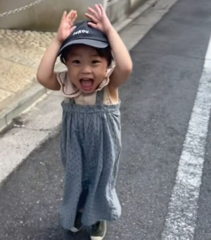 ジャンプをする息子さん（＠__papi________さんより提供）