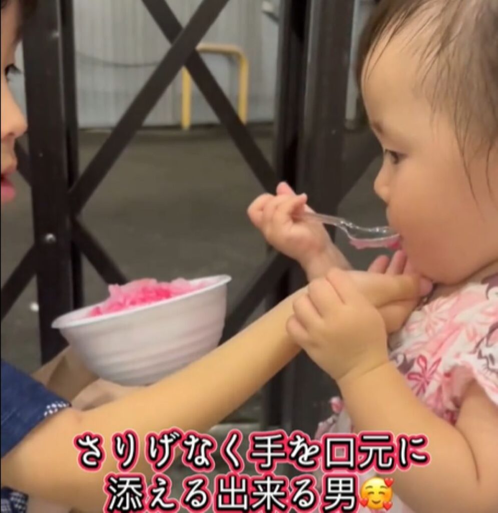 手を添えるお兄ちゃん（＠uitarosさんより提供）