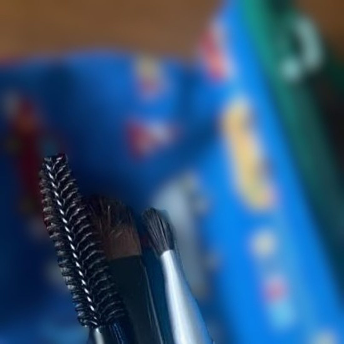 メイク道具をキッチンペーパーで巻いていた孫　→翌朝、ばあばが渡したものに「最高のおばあちゃん」「一生大事にする」