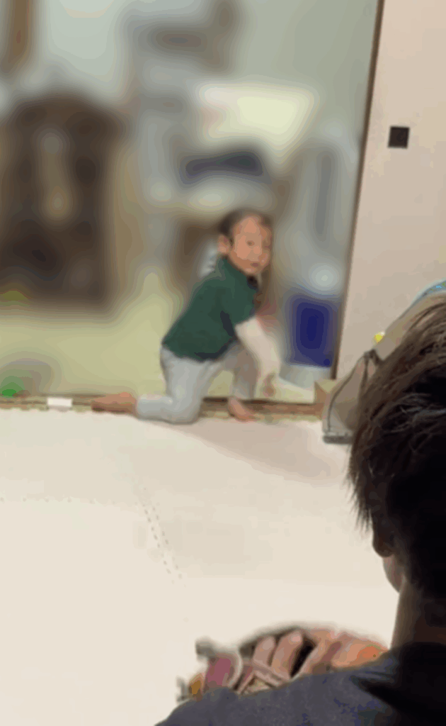 2歳児とは思えない勢いのある投球（@rento_1021さんより提供）