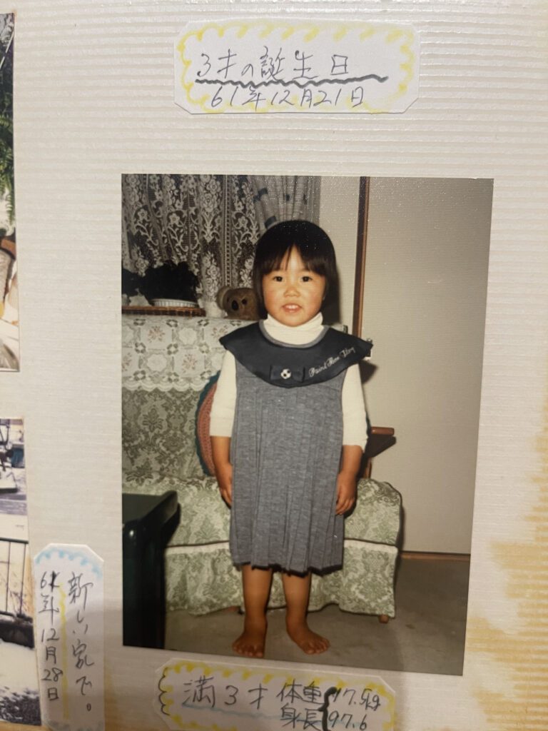 絵やおしゃれが大好きだった幼少期。