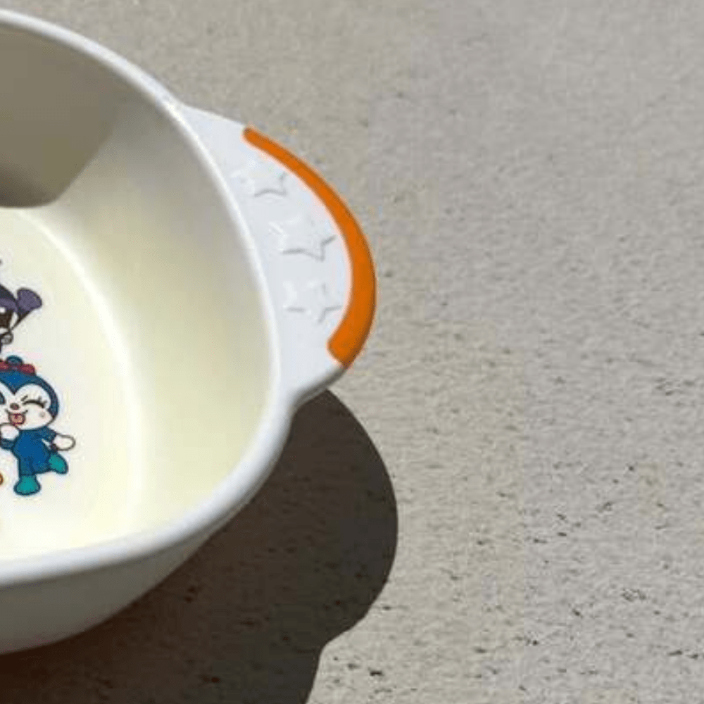 カレーの黄色いシミがついた食器→外に出しておいたら…まさかの光景に「初めて知りました」「私もやってみます」「有り難き情報」