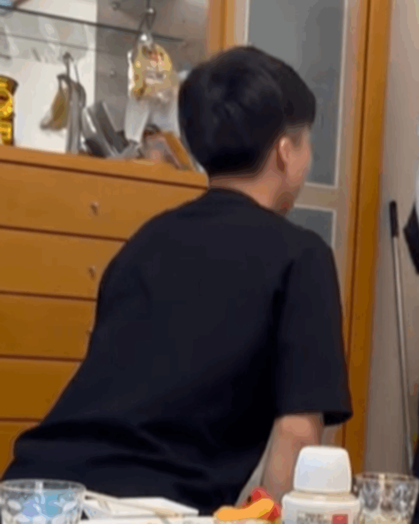 背筋を伸ばして出迎える彼氏さん（@chiii.azさんより提供）