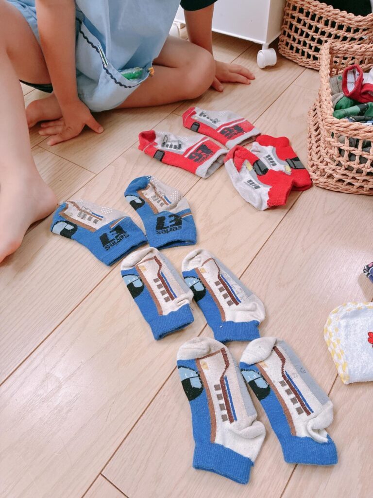 「どれを履こうかな～」（@mikk.a.roomaさんより提供）