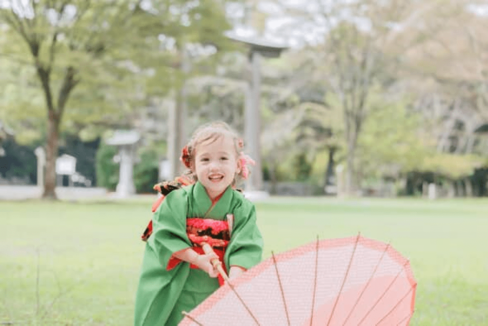 緑の着物を着た娘さんの写真①（＠mao_fittxさんより提供）