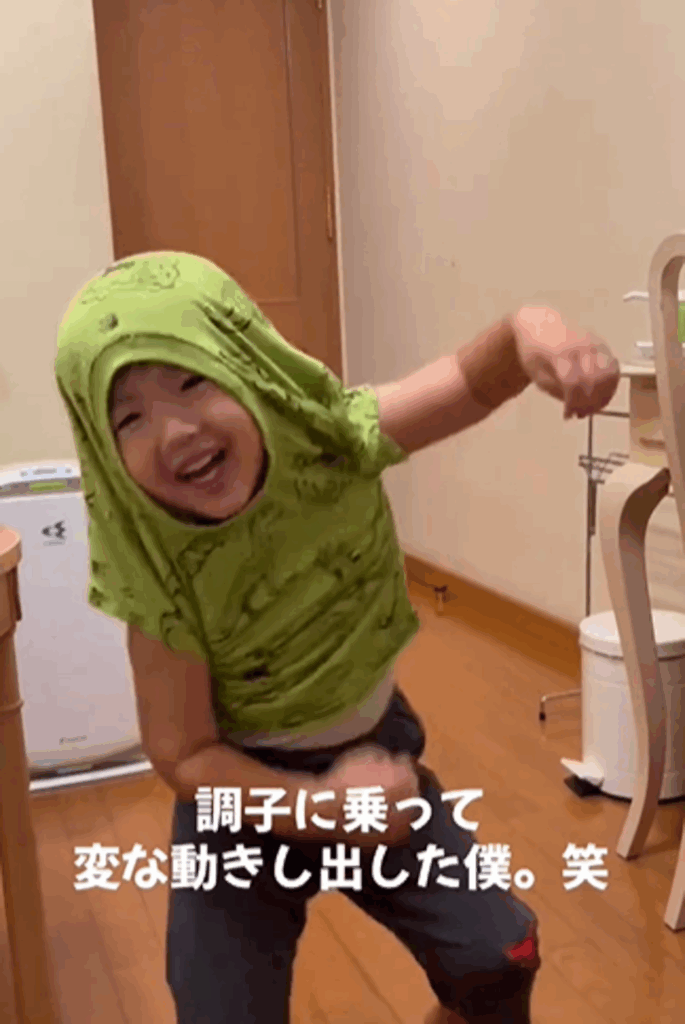 喜びのダンスをするお兄ちゃん①（＠kiyominminzemiさんより提供）