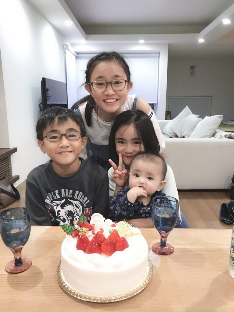 きょうだい4人の写真（＠fumi645さんより提供）