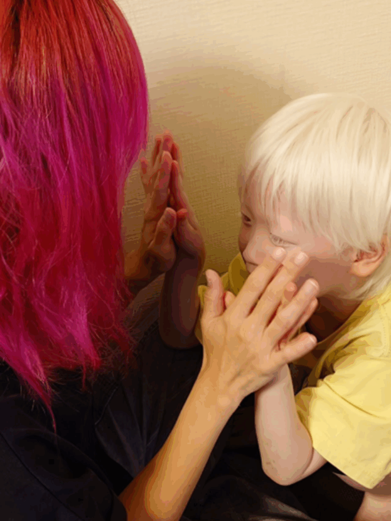 赤い髪にしたのは…（＠8._.brothersさんより提供）