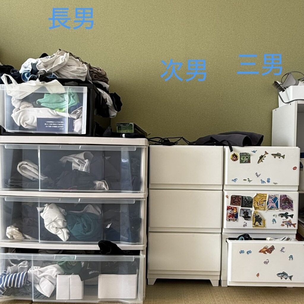 収納ケースの使い方が兄弟でこんなに違う！（＠momo_recipe_1001さんより提供）